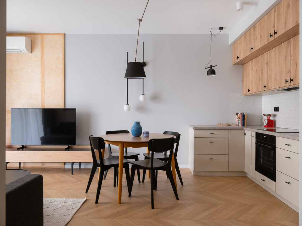 Zdjęcia wnętrz apartamentu urządzonego w skandynawski minimalistyczny sposób na warszawskich młocinach